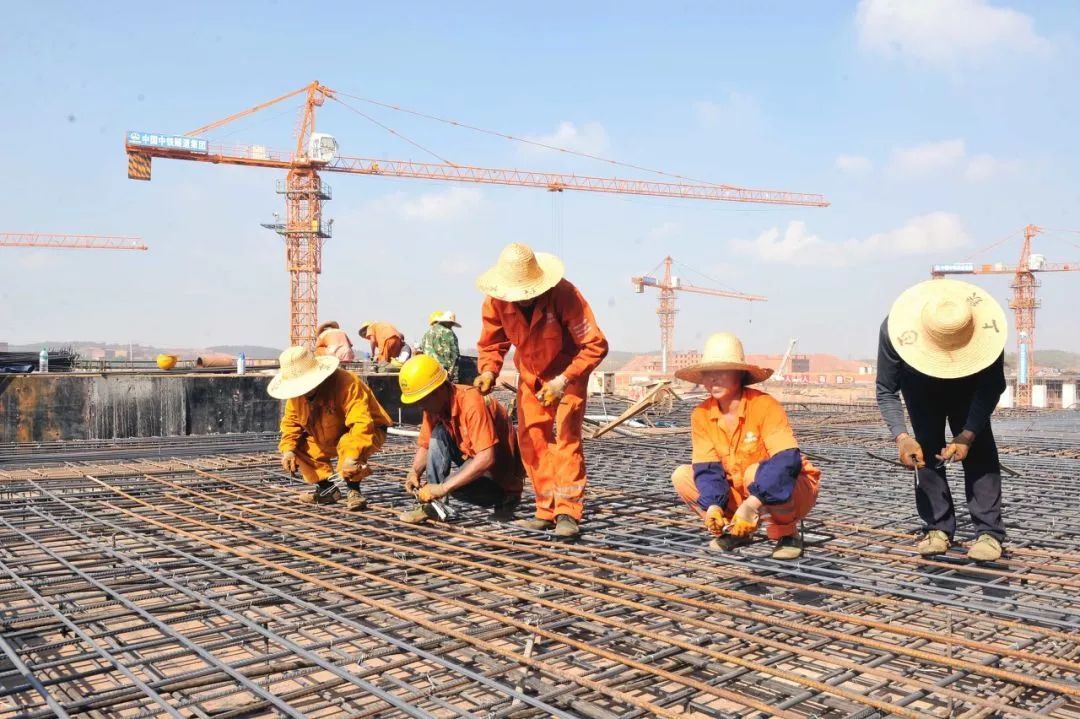 勞務資質取消，建筑企業如何憑營業執照接分包？策略應對指南